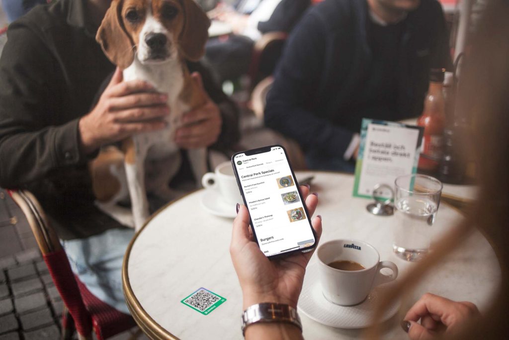 Betala med telefonen på restaurang