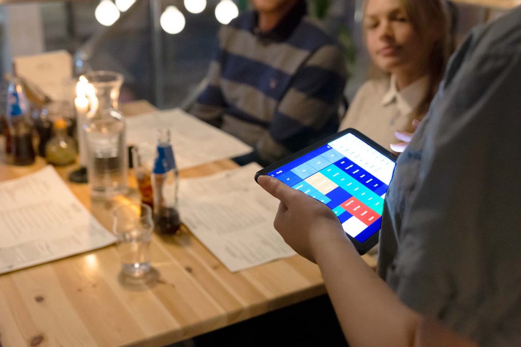 Ta beställningar direkt vid bordet med en surfplatta